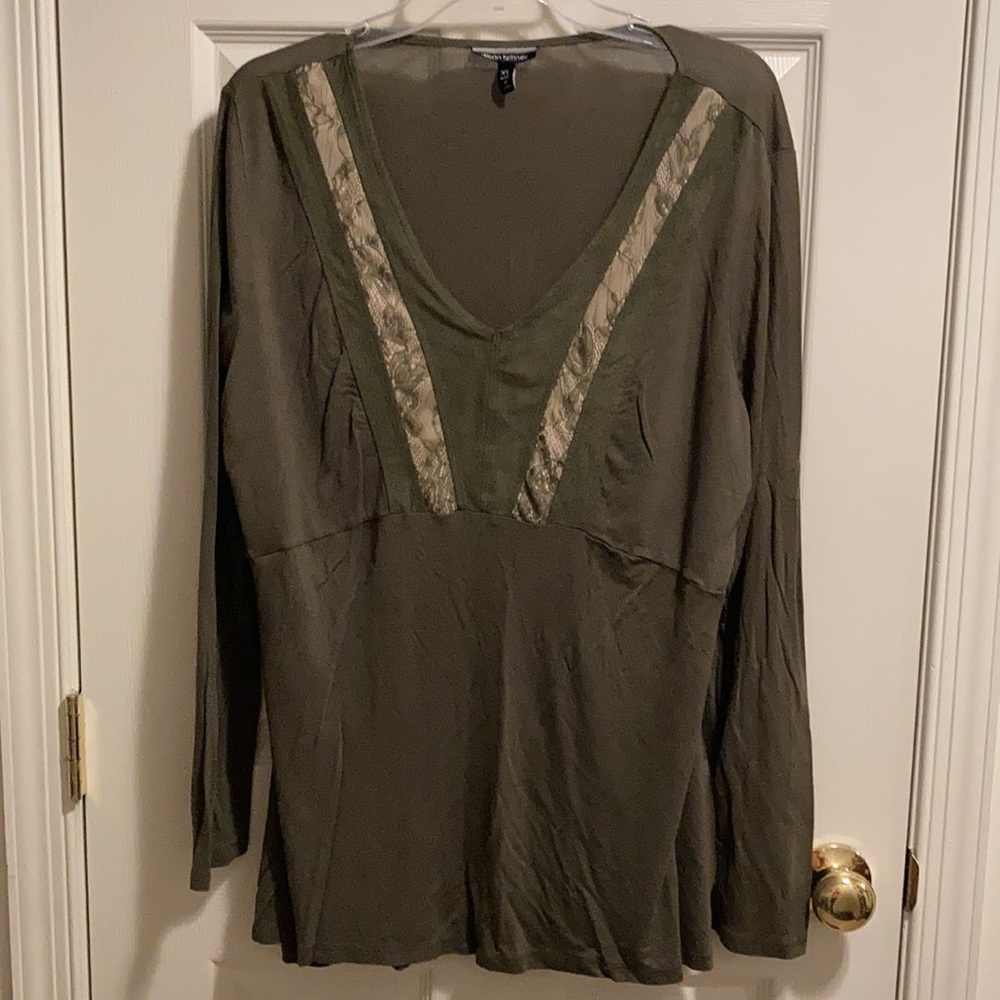 Allison Brittney Women’s Long-sleeve Scoop-neck Top (size XL)
